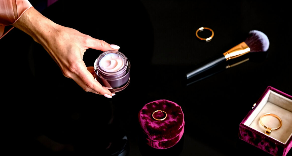 7 Best Gifts for Beauty Lovers Luxury in 2026