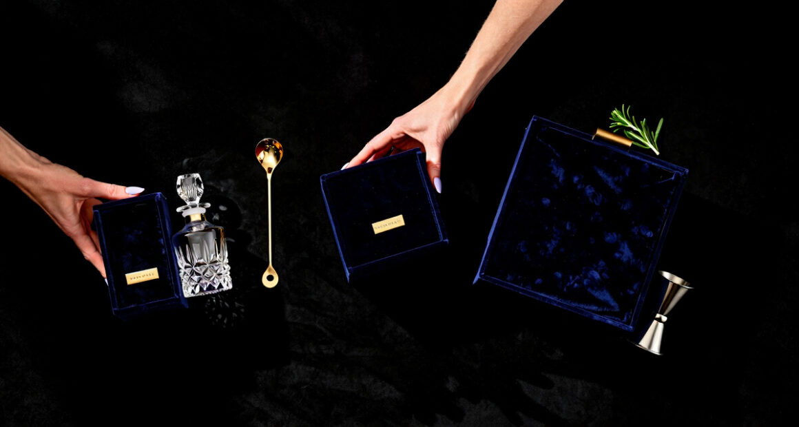 7 Best Gifts for Cocktail Lovers Luxury in 2026